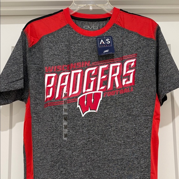 NWT [Old Varsity Brand] Wisconsin Badgers NCAA Performance Football Tee Men’s M - Picture 4 of 8